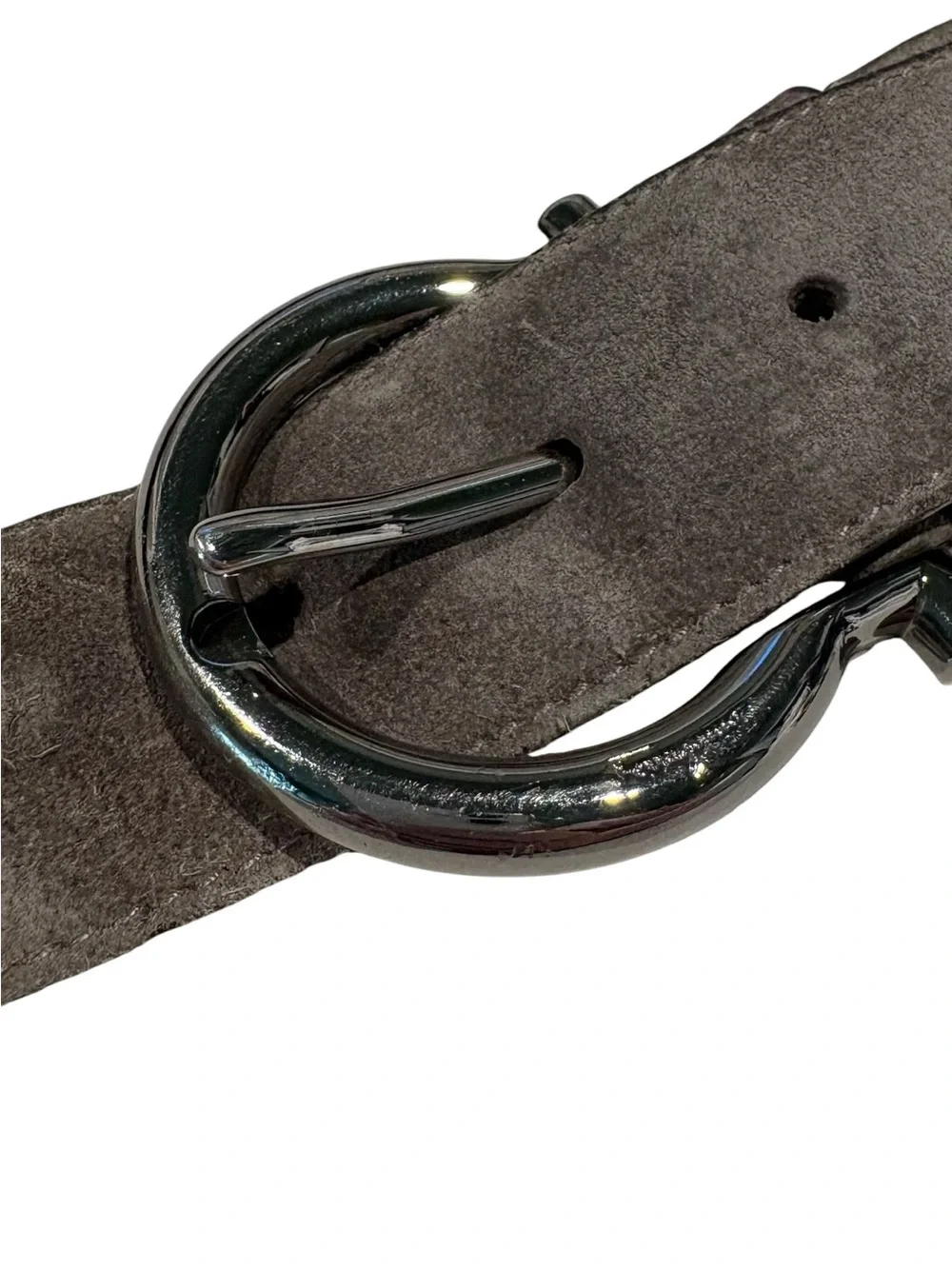 Salvatore Ferragamo - Men's Suede Gancini buckle Belt. Gray / Taupe. Size 42